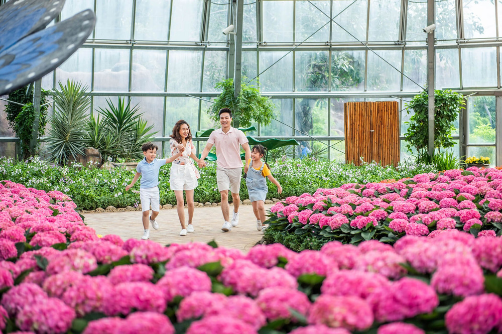 gia đình vui chơi tại VinWonders Nha Trang