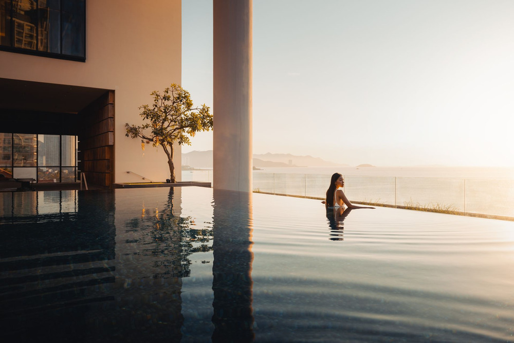 hồ bơi tại Sheraton Nha Trang Hotel & Spa